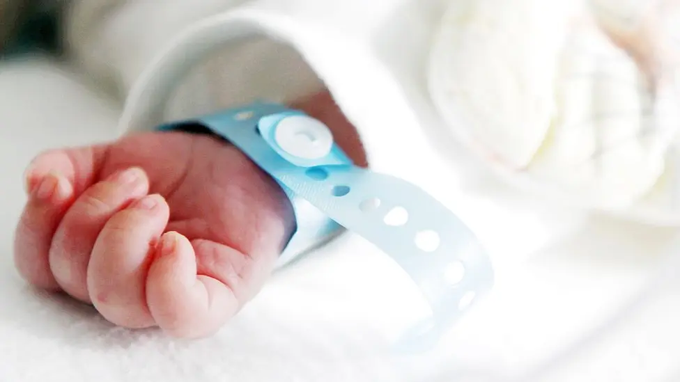 Acusan a instagramer de sobremedicar a su bebé con anticonvulsivos para recibir miles de dólares