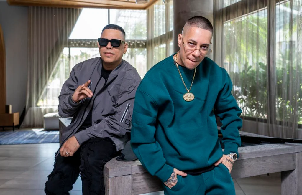 Reguetoneros Baby Rasta y Gringo estrenan video musical hecho con inteligencia artificial