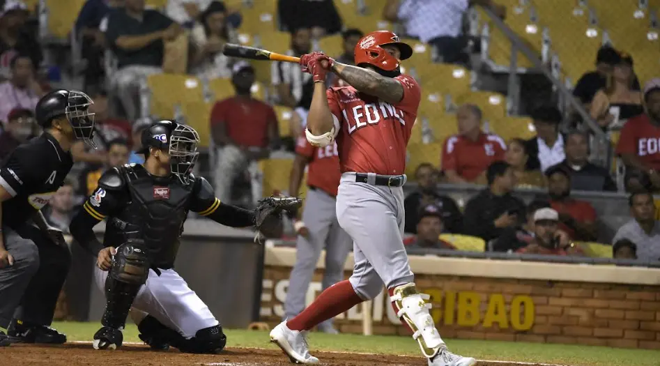 Los Leones del Escogido caen ante las Águilas Cibaeñas