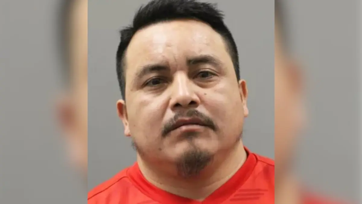 Acusan hombre de abusar sexualmente de niño de 12 años; policía dice fue sorprendido en el acto