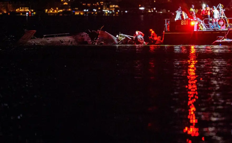 Autoridades encuentran el helicóptero y avión comercial siniestrados en Washington