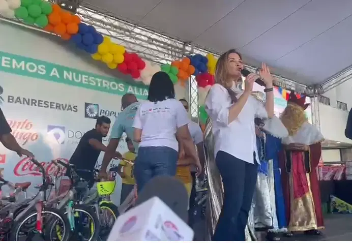 Alcaldía del Distrito recolecta más de 3.7 millones de botellitas en Plásticos por Juguetes