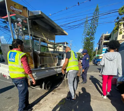 Alcaldía del Distrito retira  vendedores informales en la Zona Universitaria