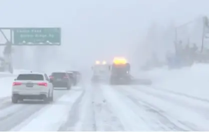 Tormenta invernal deja nevadas en el centro de EE.UU. e interrumpe miles de vuelos