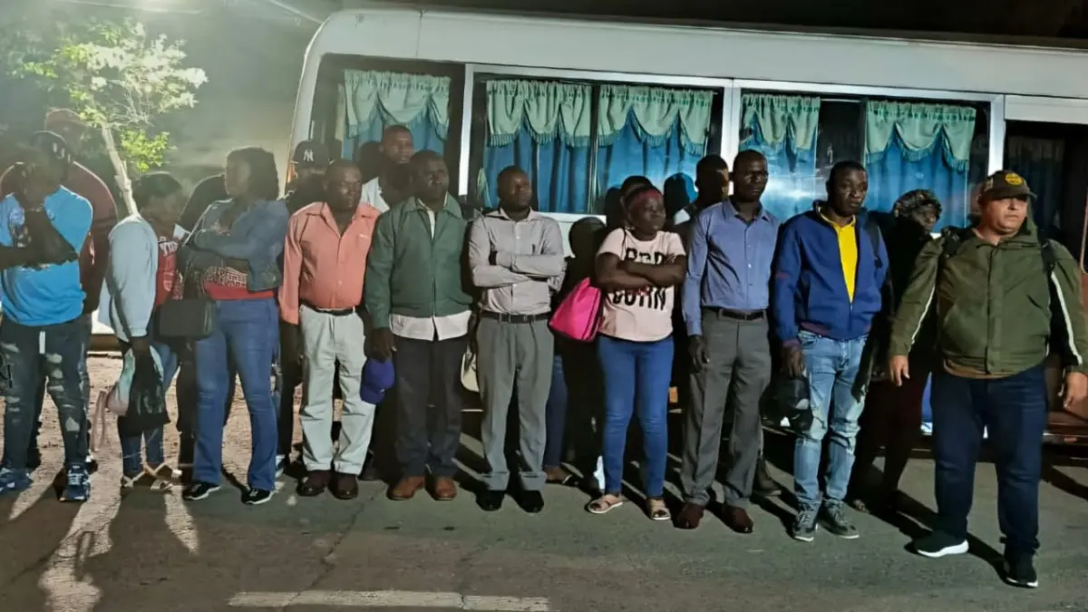 Ejército detiene 17 nacionales haitianos en autobús