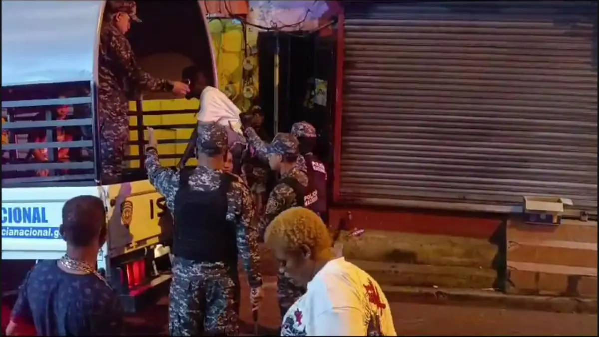 Realizan operativo policial en Moca por desorden en prostíbulo ilegal