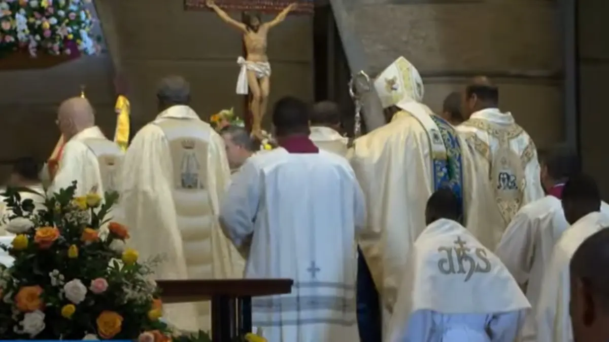 ¡Hipocresía y doble moral! Así califica el obispo de Higüey la política migratoria al hablar ante el presidente Abinader