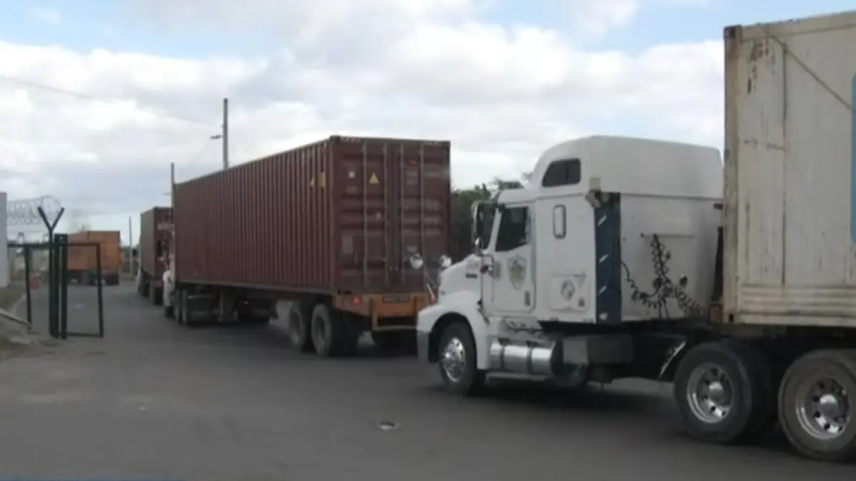 Compás de espera en Punta Caucedo: Camioneros reabren la entrada al puerto como en espera de acuerdo con las autoridades