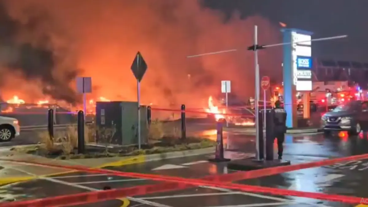 Varios muertos tras estrellarse avión pequeño en zona residencial de Filadelfia (EE.UU.)