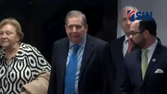 Momento de la llegada del líder opositor venezolano Edmundo González a RD