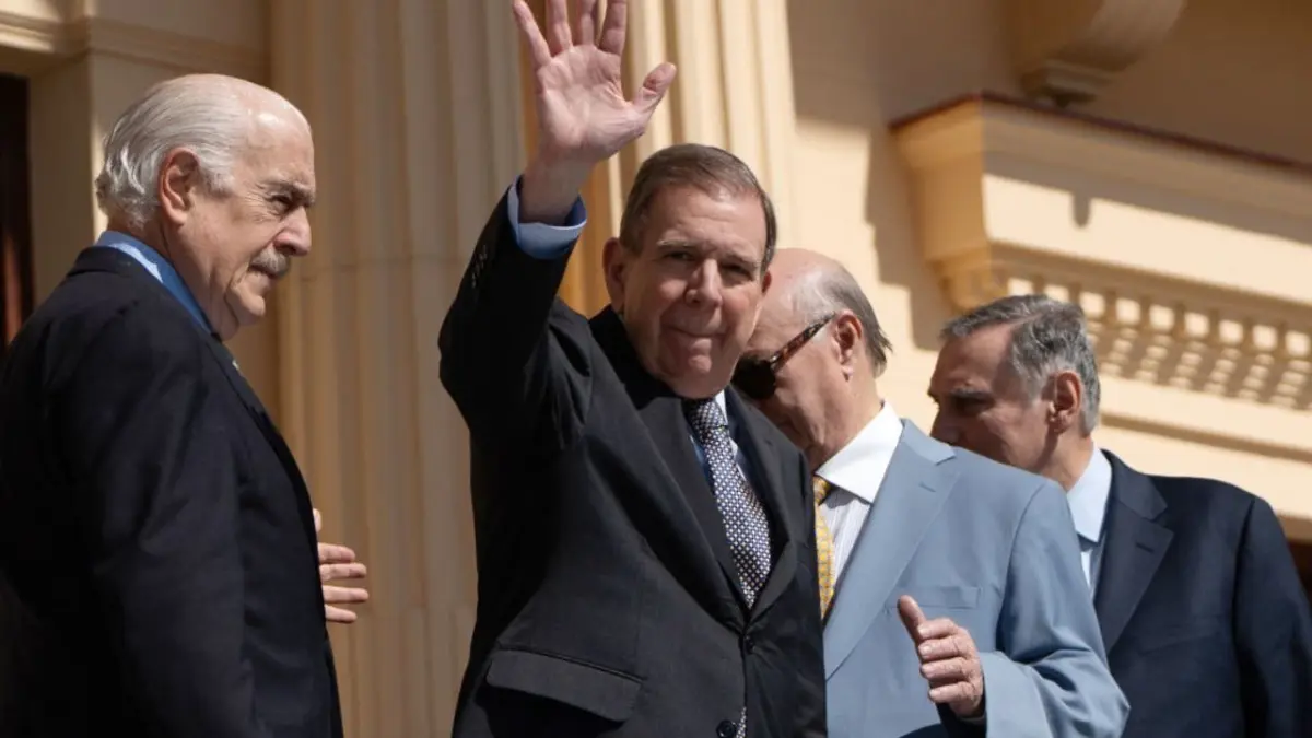 Edmundo González abandona República Dominicana