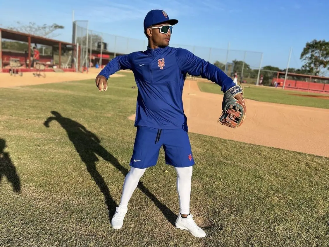 Elián Peña, el tercer mejor prospecto de la clase 2025, firma con los Mets por cinco millones de dólares