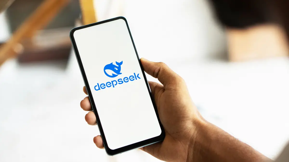La IA china DeepSeek lidera descargas en dispositivos Apple en EEUU, superando a ChatGPT