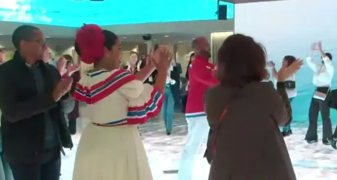 El stand de RD en FITUR conmueve a los dominicanos en España