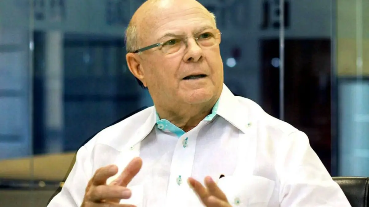 Hipólito Mejía acompaña a Edmundo González en Panamá