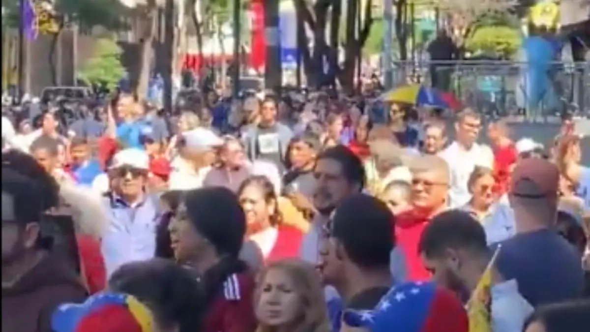 Venezolanos opositores se concentran en Caracas tras llamado de Machado por la libertad