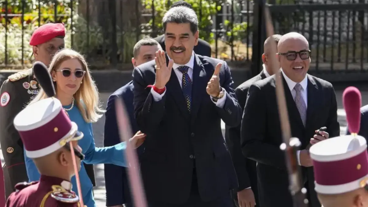 La oposición mayoritaria de Venezuela acusa a Maduro de consumar un golpe de Estado