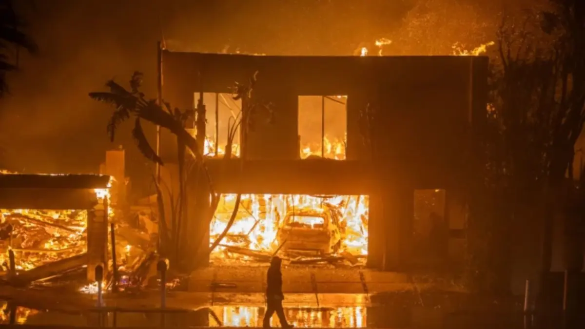 Uno de cada 4 desplazados o en riesgo de serlo por los fuegos de Los Ángeles es latino