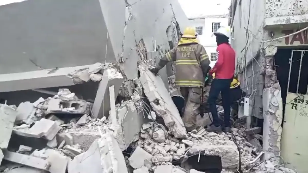 Obreros quedan atrapados tras derrumbe de edificio en La Romana