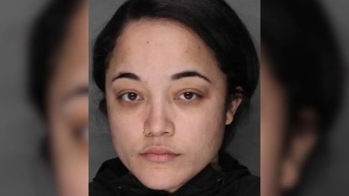 Arrestan mujer que dejó a su hijo de 11 años esposado a un tanque de petróleo mientras iba a trabajar