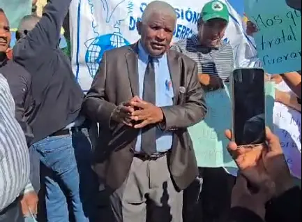 Buhoneros del Km. 9 de la Duarte se manifiestan contra desalojo; alegan no le han pagado