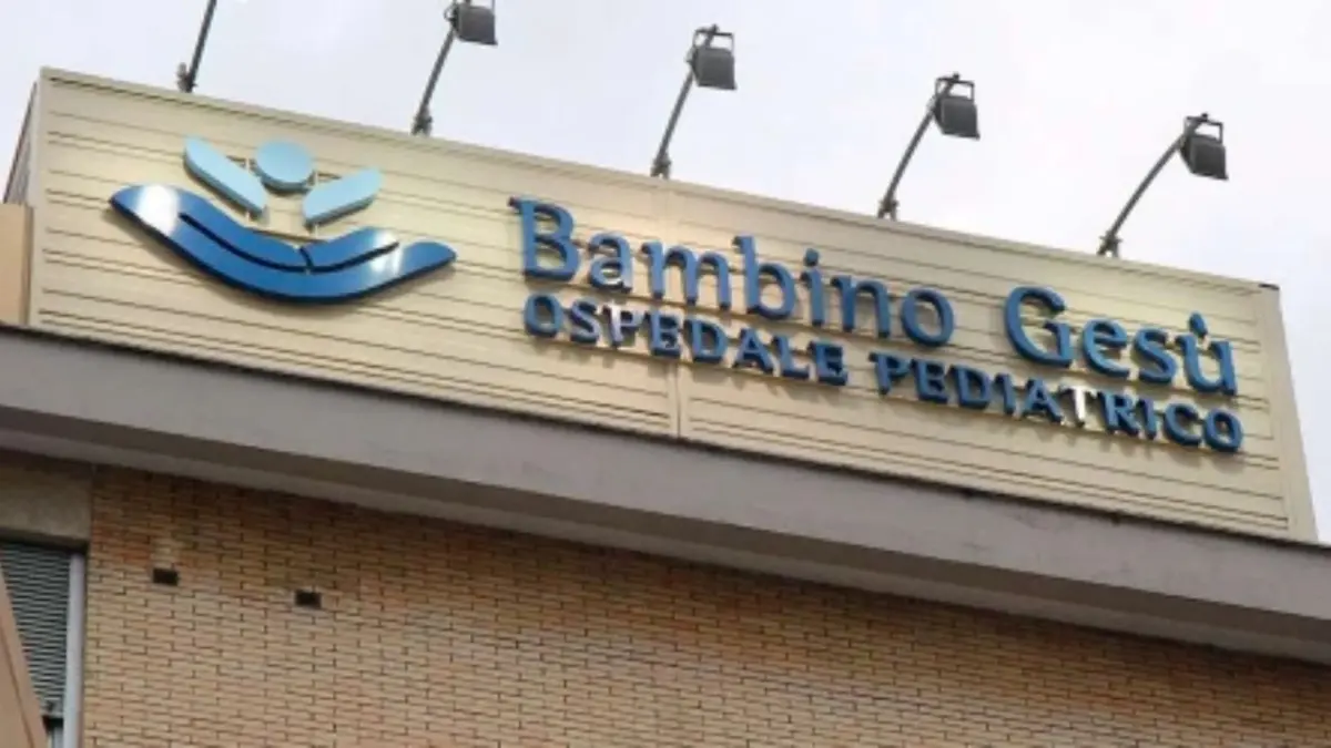 Hospital vaticano implanta los primeros stent con forma de reloj de arena en Europa