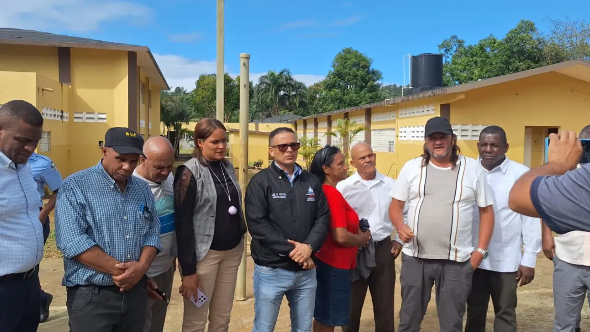 Participación Comunitaria coordina solución a problemática de politécnico en Villa Altagracia