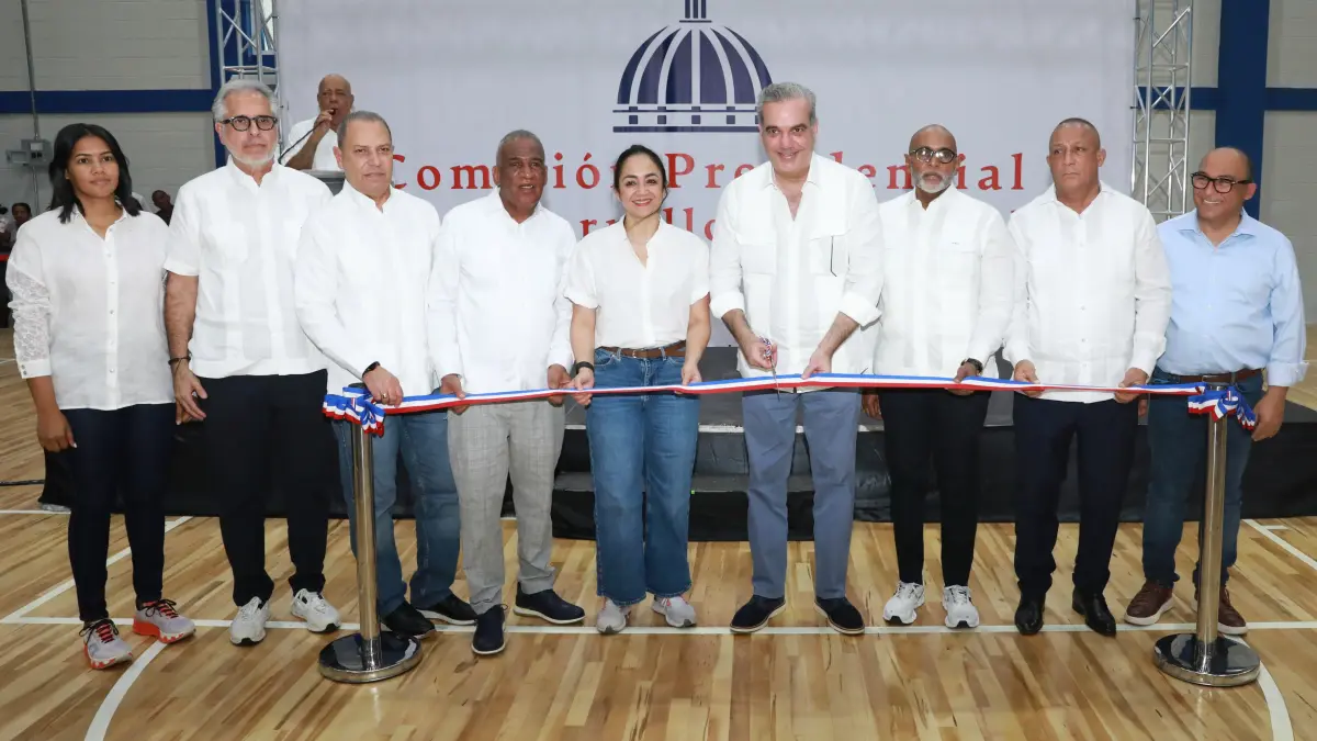 Abinader inaugura techado del Instituto Unión Panamericana y remozamiento del Club Deportivo Renacer