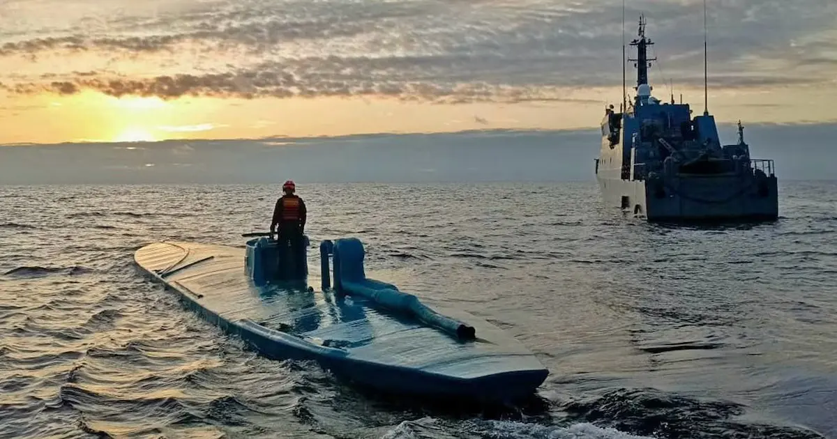 Francia arresta a tres colombianos y a un español con 9 toneladas de cocaína en el Caribe