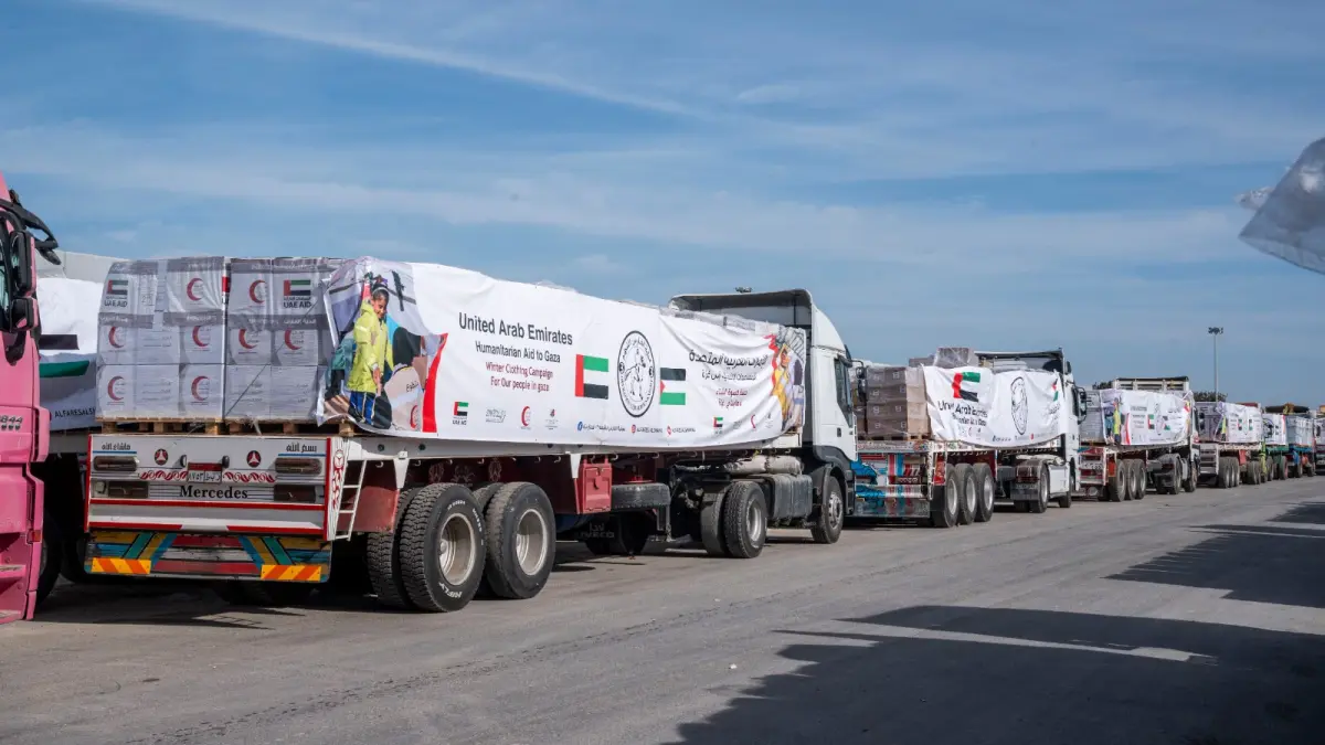 Cientos de camiones de ayuda humanitaria listos para entrar a Gaza tras el alto el fuego