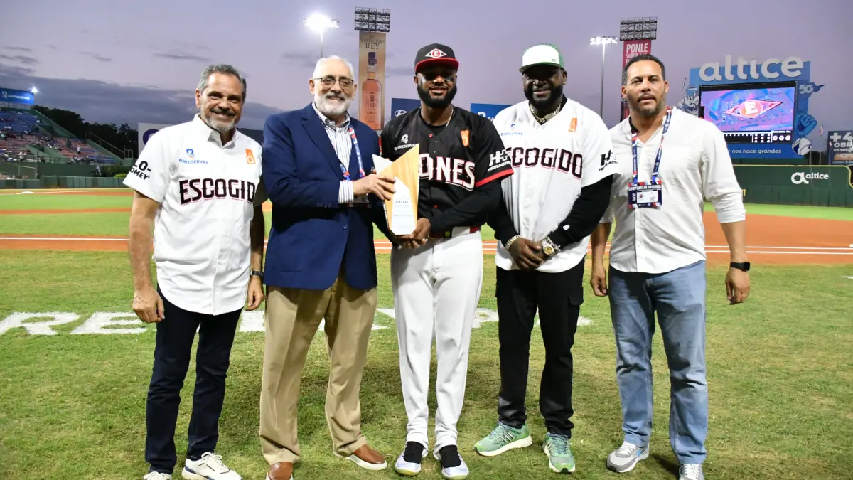 Junior Caminero recibe galardón de Jugador Más Valioso del Round Robin
