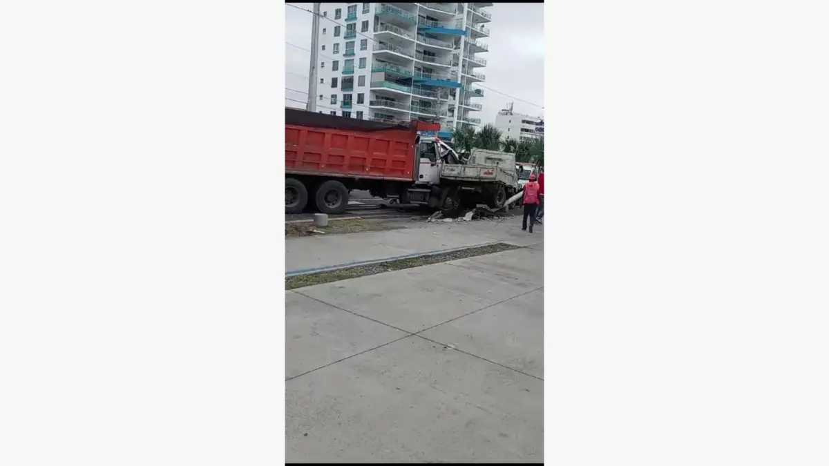 Al menos 10 heridos en accidente de tránsito en Autopista 30 de Mayo