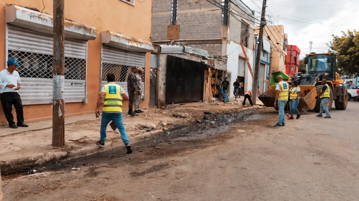 Alcaldía del DN recupera aceras que eran ocupadas por negocios en Villa Consuelo