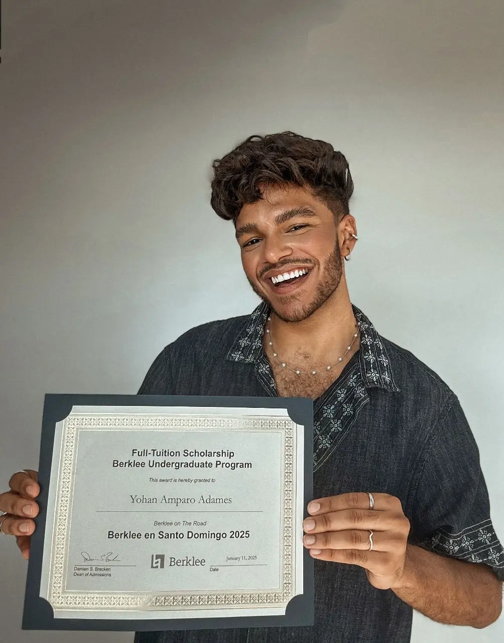 Yohan recibe beca de estudio en Berklee College of Music
