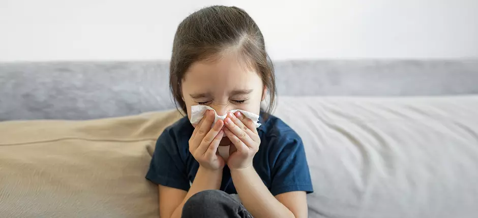 Aumento de infecciones respiratorias: pediatra advierte sobre tos perruna y brote de influenza