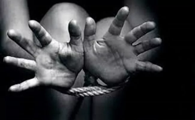 Víctimas de trata rescatadas en Manoguayabo eran obligadas a pagar una supuesta deuda, según el MP