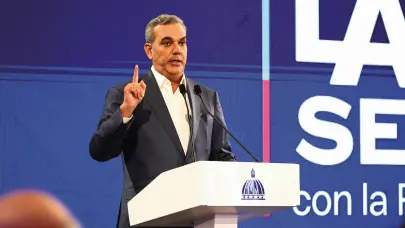 Gobierno anuncia contactos bilaterales para tratar aranceles impuestos por Donald Trump