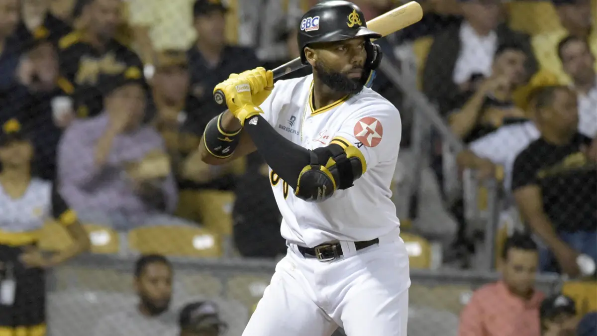 Águilas retienen a Aderlín Rodríguez