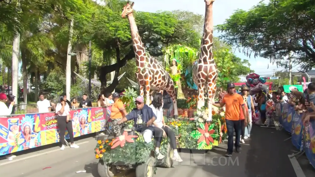 Colorido y alegría en primer día de carnaval vegano