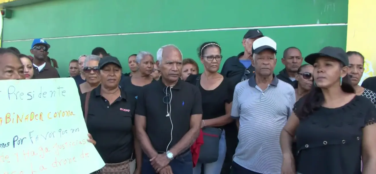 Protestan afectados de Coop-Herrera para exigir devolución de ahorros: “No nos den la espalda en esta situación tan difícil para muchos”