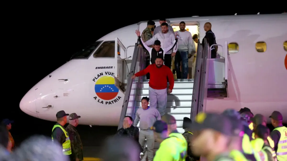 Aterriza en Venezuela un avión con 242 migrantes deportados
