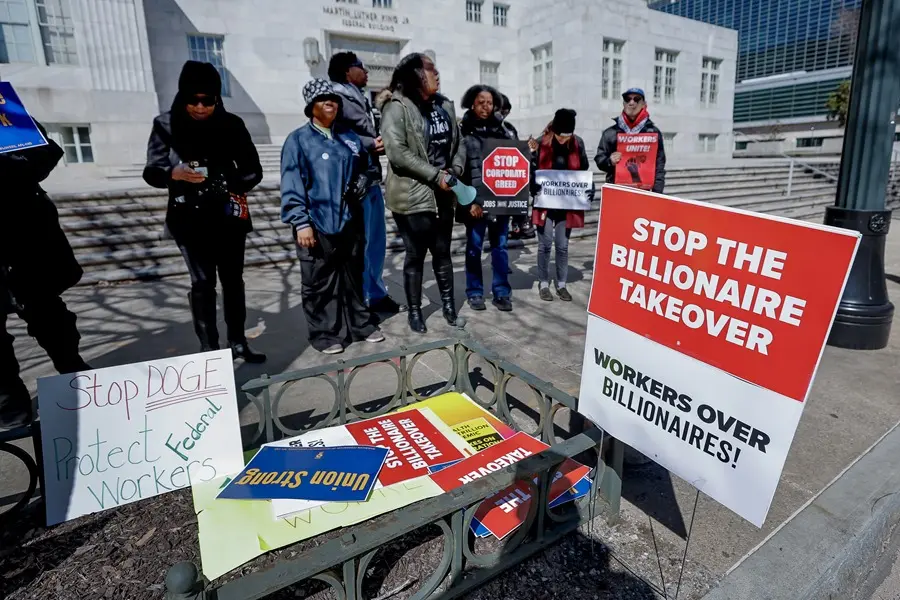 Más de 20 empleados federales asignados al DOGE de Musk renuncian en protesta