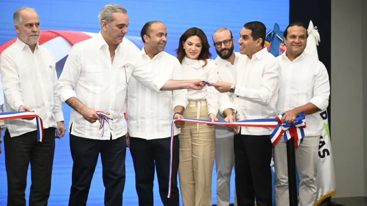 Presidente Abinader inaugura moderno edificio CoopReservas