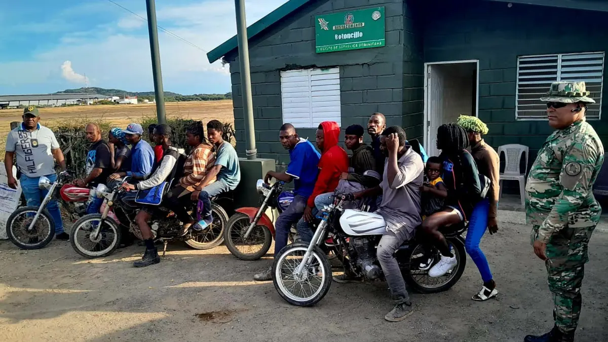 Ejército detiene 14 haitianos indocumentados en Montecristi y 15 en Santiago Rodríguez