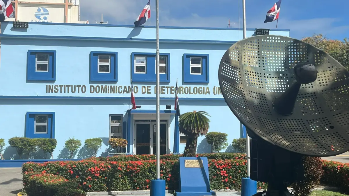 Indomet mantiene aviso sobre oleaje peligroso en las costas del país