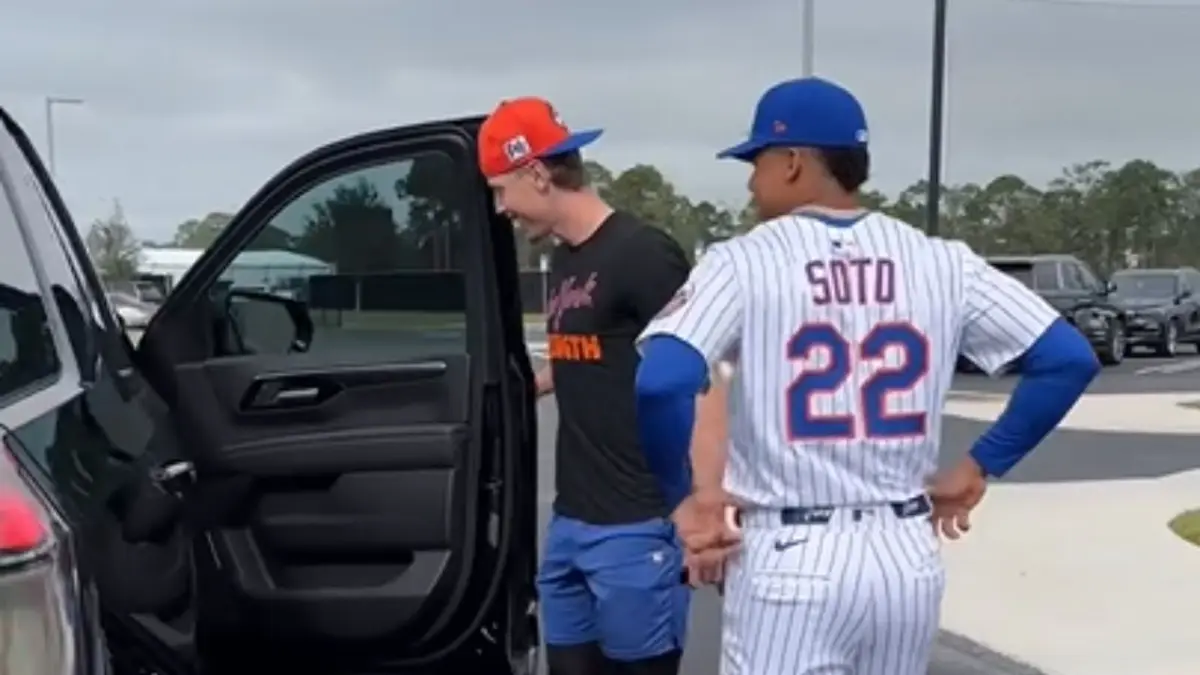 Juan Soto regala yipeta a Brett Baty por cederle número 22