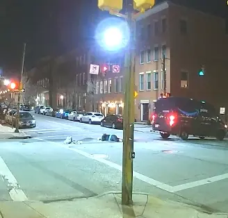 Repartidor atropella a una mujer y emprende la huida en Baltimore