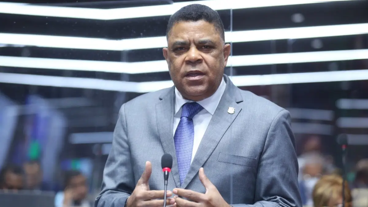 Juan Julio Campos renuncia del PLD para irse para la Fuerza del Pueblo