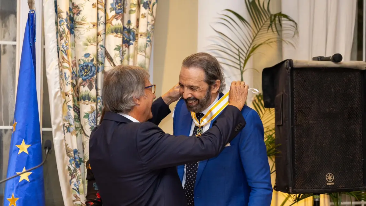 Juan Luis Guerra recibe la Encomienda de la Orden de Isabel la Católica