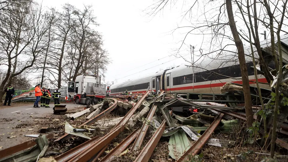 Un muerto y 25 heridos en un accidente de tren en el norte de Alemania